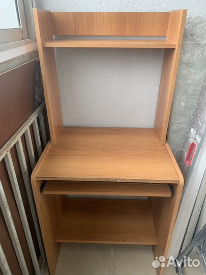 Компьютерный стол и тумбочка