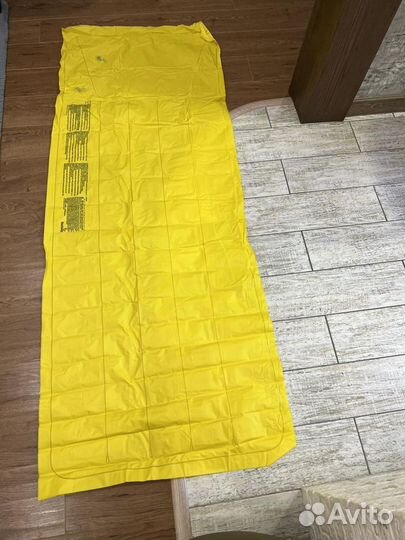 Надувные игрушки на море в бассеин