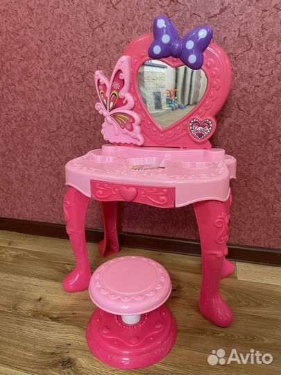 Туалетный столик для девочки с зеркалом