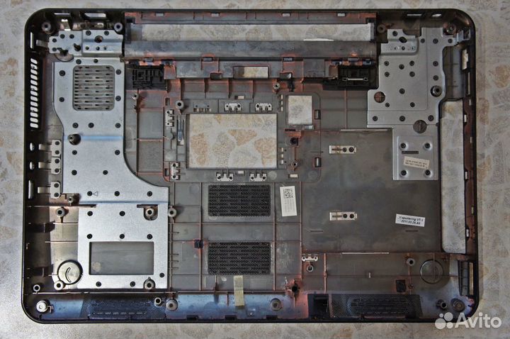 Dell Inspiron 15 N5010 продаётся по частям