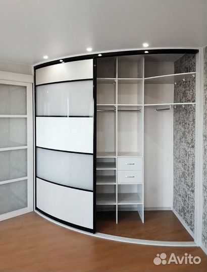 Шкаф угловой