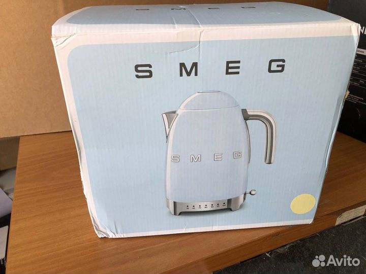 Электрочайник Smeg KLF04Crew кремовый 1,7л