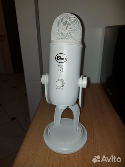 Usb микрофон Logitech blue yeti белый