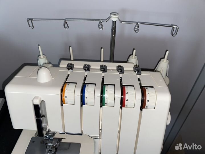 Коверлок/ оверлок/распошивальная машина Merrylock