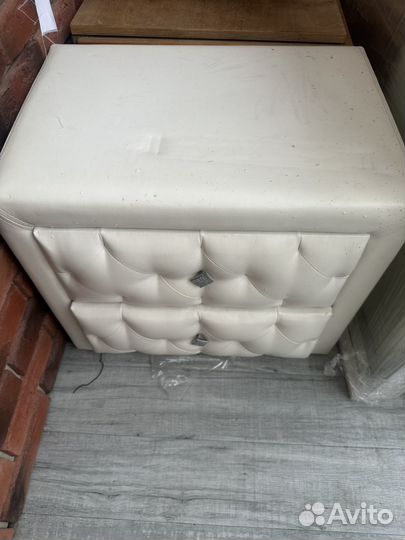 Тумбочка прикроватная белая бу