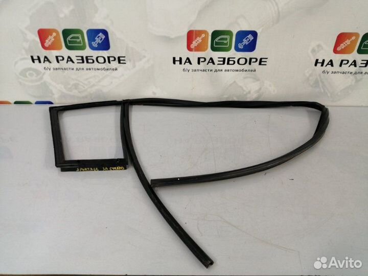 Уплотнительная резинка стекла двери задняя левая