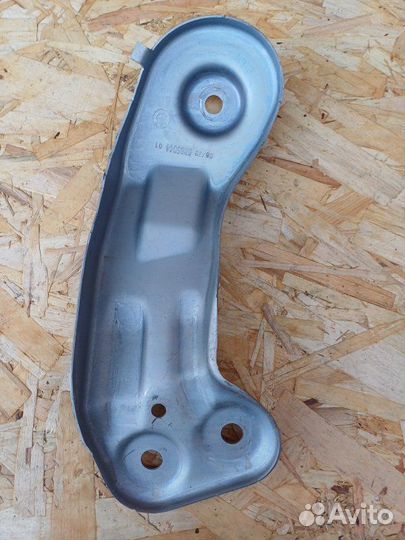 Кронштейн подрамника задний правый Bmw X7 G07