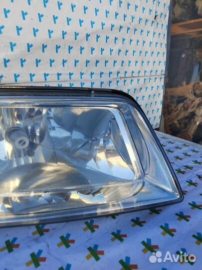 Фара передняя правая Volkswagen Transporter T5