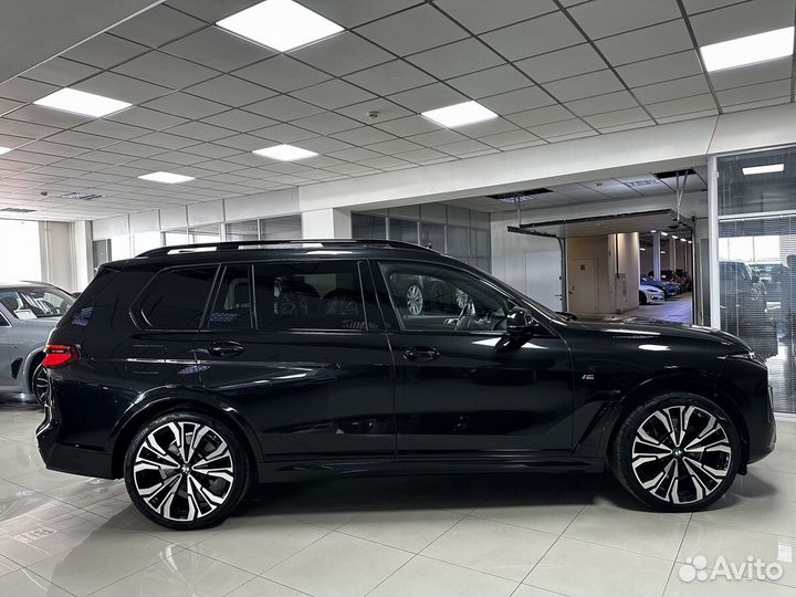 BMW X7 3.0 AT, 2023, 9 000 км