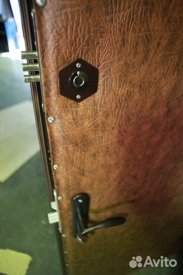 Дверь входная металлическая