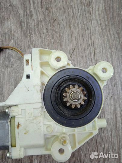 Мотор стеклоподъемника передний левый Ford Focus 2