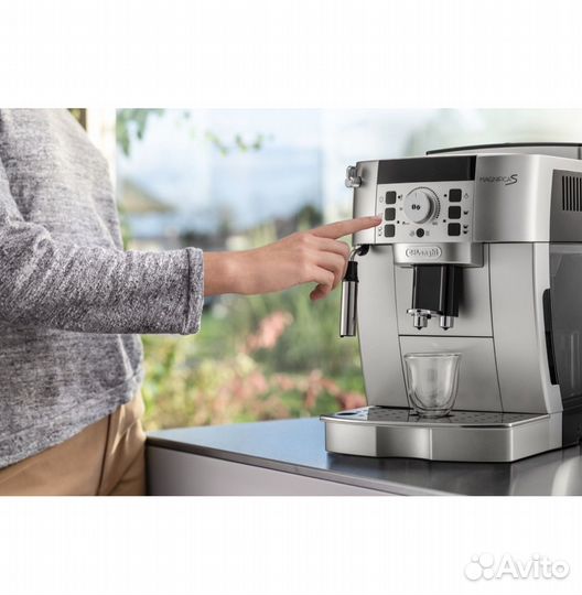 Кофемашина DeLonghi ecam 22.110.SB