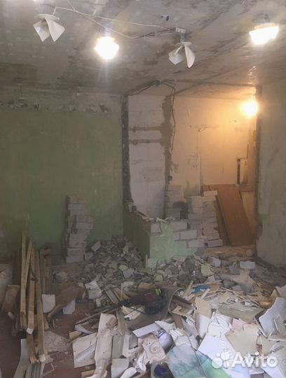 Демонтаж стен в квартире с вывозом