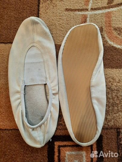 Спортивная обувь для батута