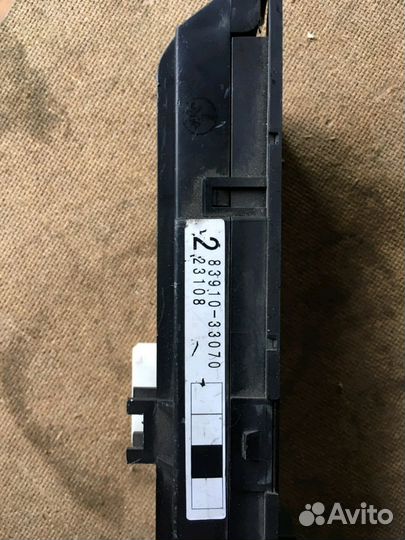 Часы в торпеды Toyota Camry V30