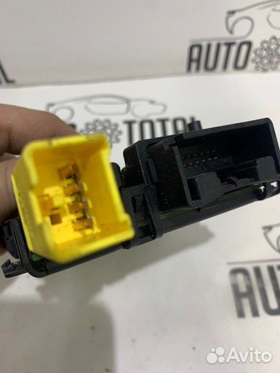 Блок подрулевых переключателей Volkswagen Passat