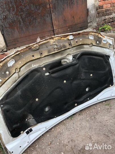 Капот Лада Ларгус Белый