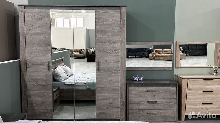 Спальный гарнитур