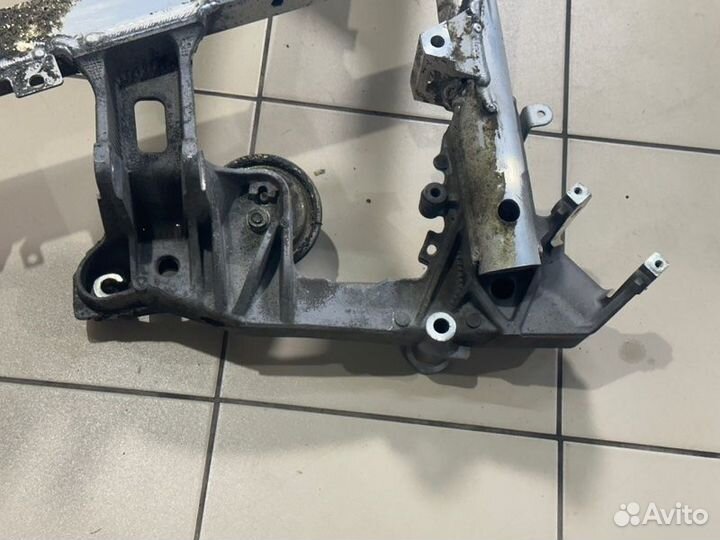 Подрамник передний Bmw 523I E39 M52B25 2000