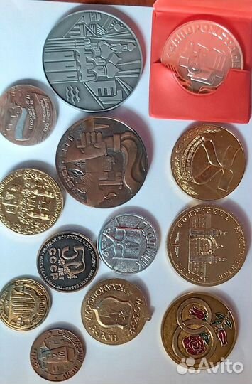 Медали разные