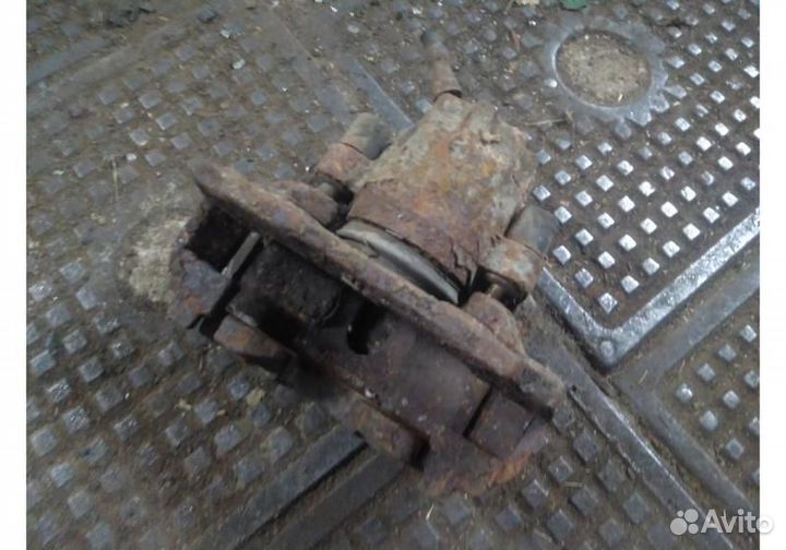 Суппорт передний левый Ford Mondeo 1