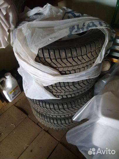 Viatti Brina Nordico V-522 215/55 R17 29N