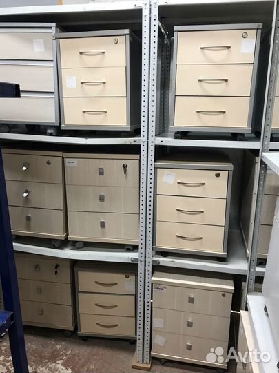 Тумбы светлые