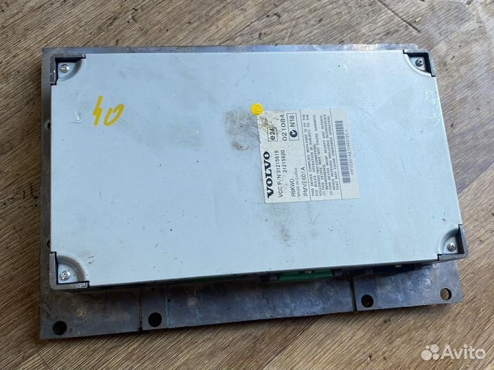 Усилитель акустический на volvo хс90 с30 31215619