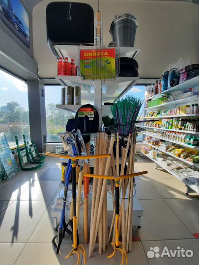 Грабли, лопаты, веники