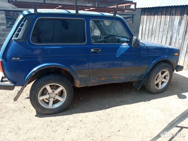 LADA 4x4 (Нива) 1.7 МТ, 2003, 100 000 км