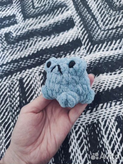 Вязаная лягушка