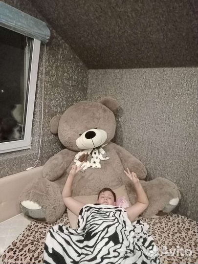 Плюшевый медведь огромный