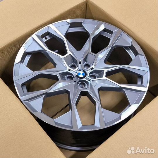 Диски R22 на BMW 913 М стиль