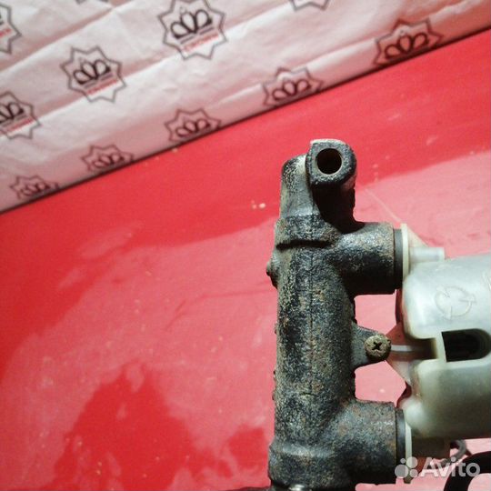 Главный тормозной цилиндр Mazda 626 1991