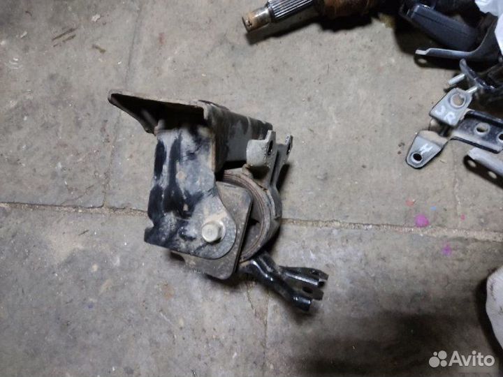 Опора двигателя левая Mitsubishi Asx