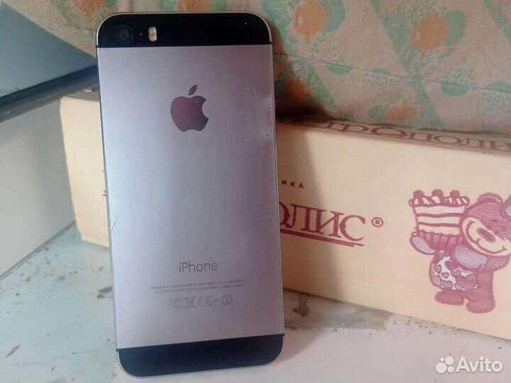 Телефон iPhone 5 s