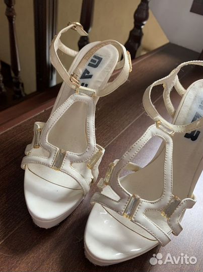 Белые летние босоножки на шпильках 37 размер