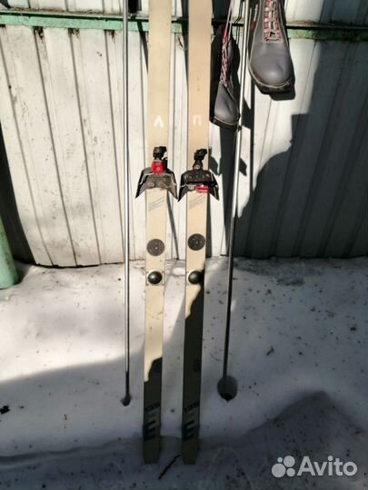 Лыжи с ботинками (43 размер)