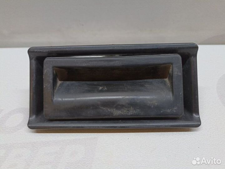 Кнопка открывания багажника задняя Volkswagen