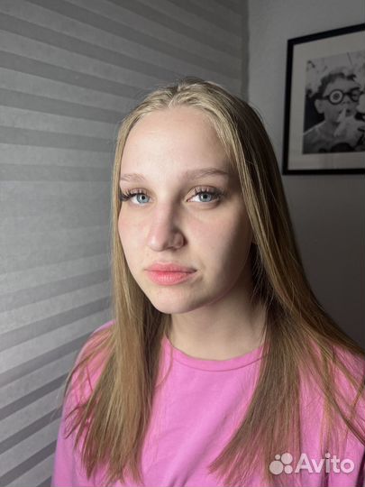 Модель на брови