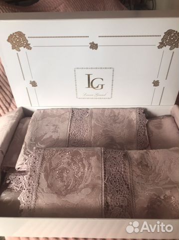 Покрывало с наволочками на кровать