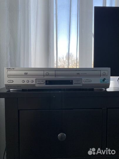 Видеомагнитофон с двд