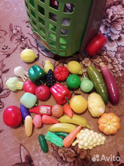 Корзина с фруктами