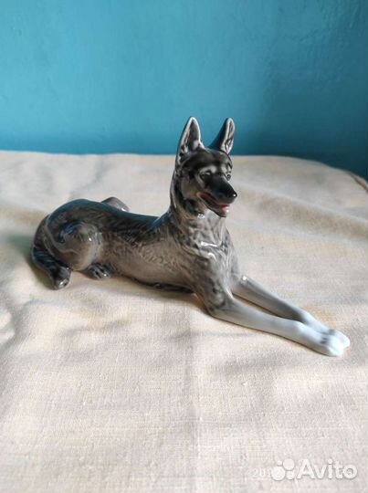 Статуэтка из фарфора 