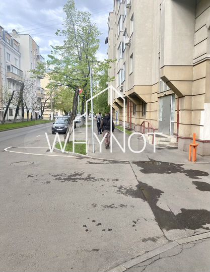 Стрит ритейл в жилом доме - 18 м²