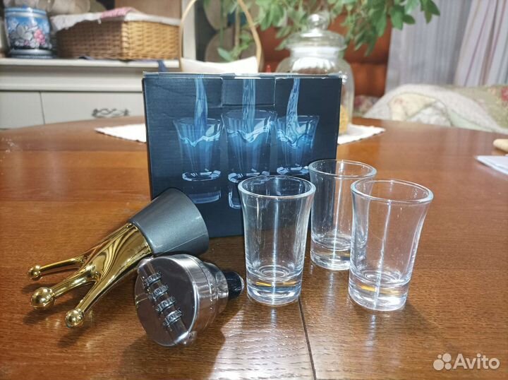 Подарок мужу. Дозатор+3 стопки+кодовый замок