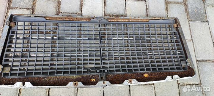 Решетка радиатора Мерседес 190