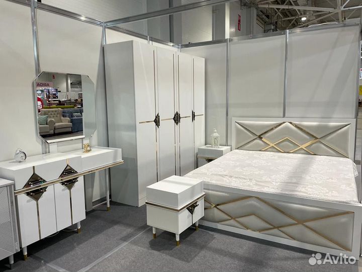 Спальный гарнитур