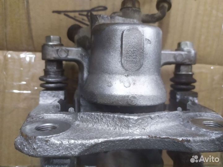 Суппорт задний правый Тойота Рав 4 кузов са 40