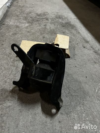 Подушка двигателя правая celica 230 1230522040